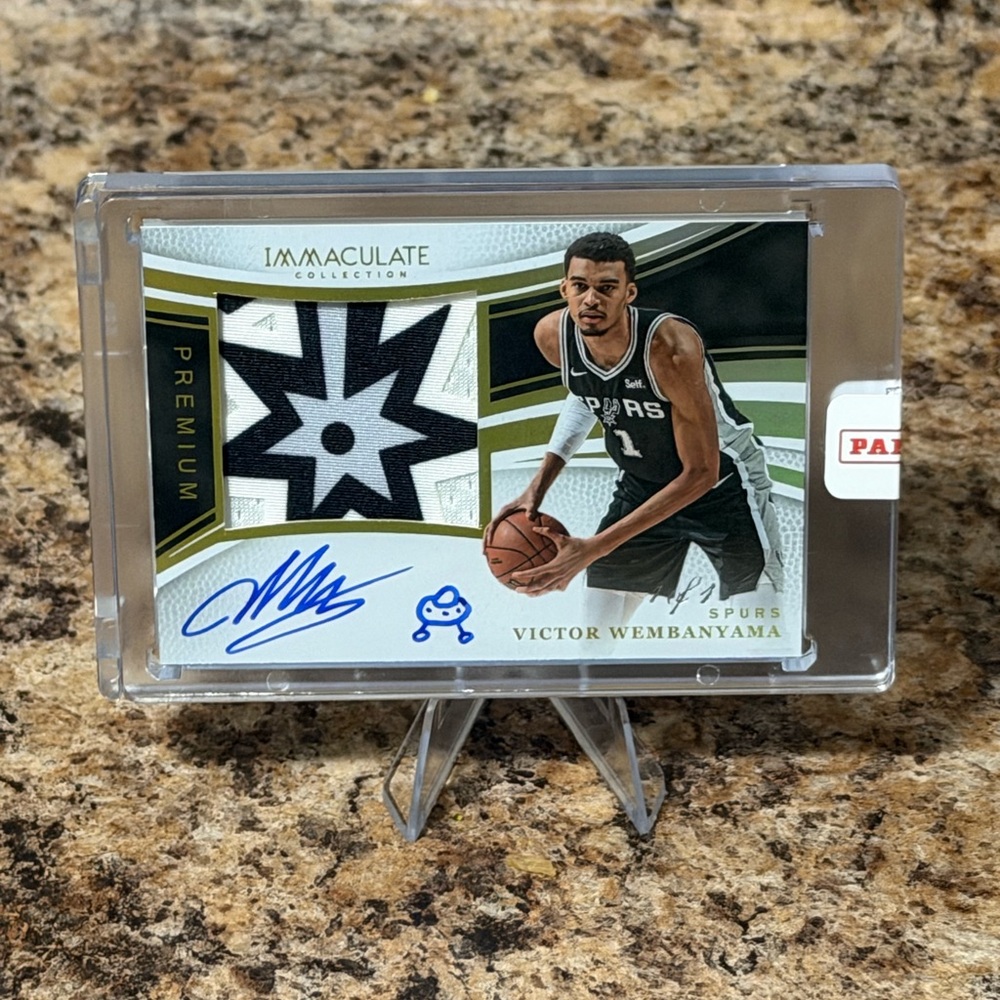 Victor Wembanyama patch card Panini Immaculate Collection reflector